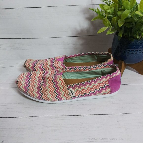 Toms Size 8.5W chevron shoe - Picture 3 of 4